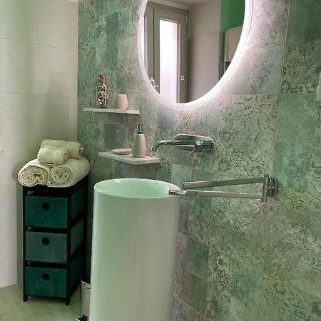 Bed and Breakfast Martiroom 3*