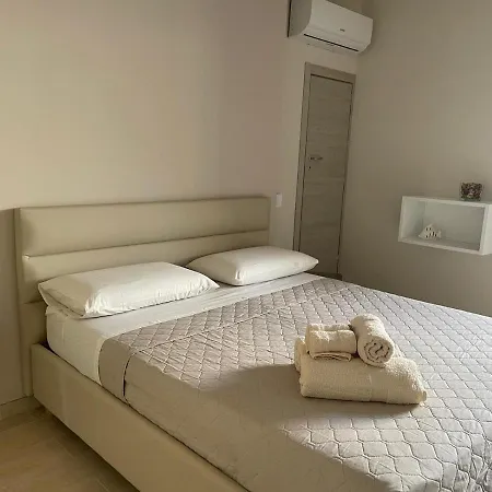Bed and Breakfast Martiroom 3*